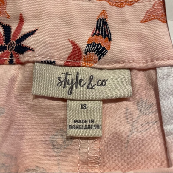 Style &Co chino mid rise short batik print pink size 18 5.5” inseam - Picture 3 of 8